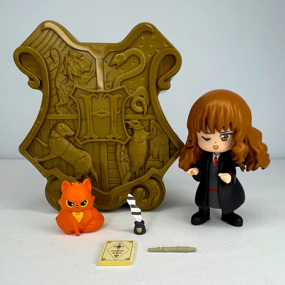Harry Potter Hermione Granger Magical Capsules Series 3 Gold YuMe Toys 2020 - Picture 1 of 11